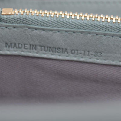 $295 2005 Chloe Bifold Teal Leather Wallet CONSIGNMENT 10020939