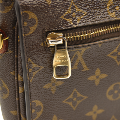 Louis Vuitton  Monogram Pochette Metis DR3106