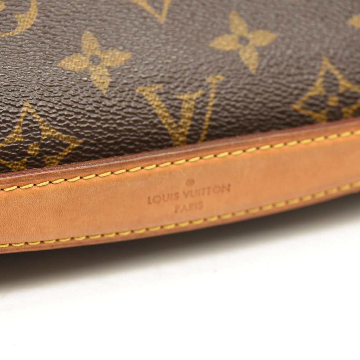 Louis Vuitton  Monogram Pochette Metis DR3106
