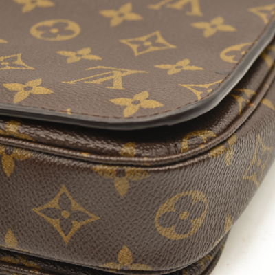 Louis Vuitton  Monogram Pochette Metis DR3106
