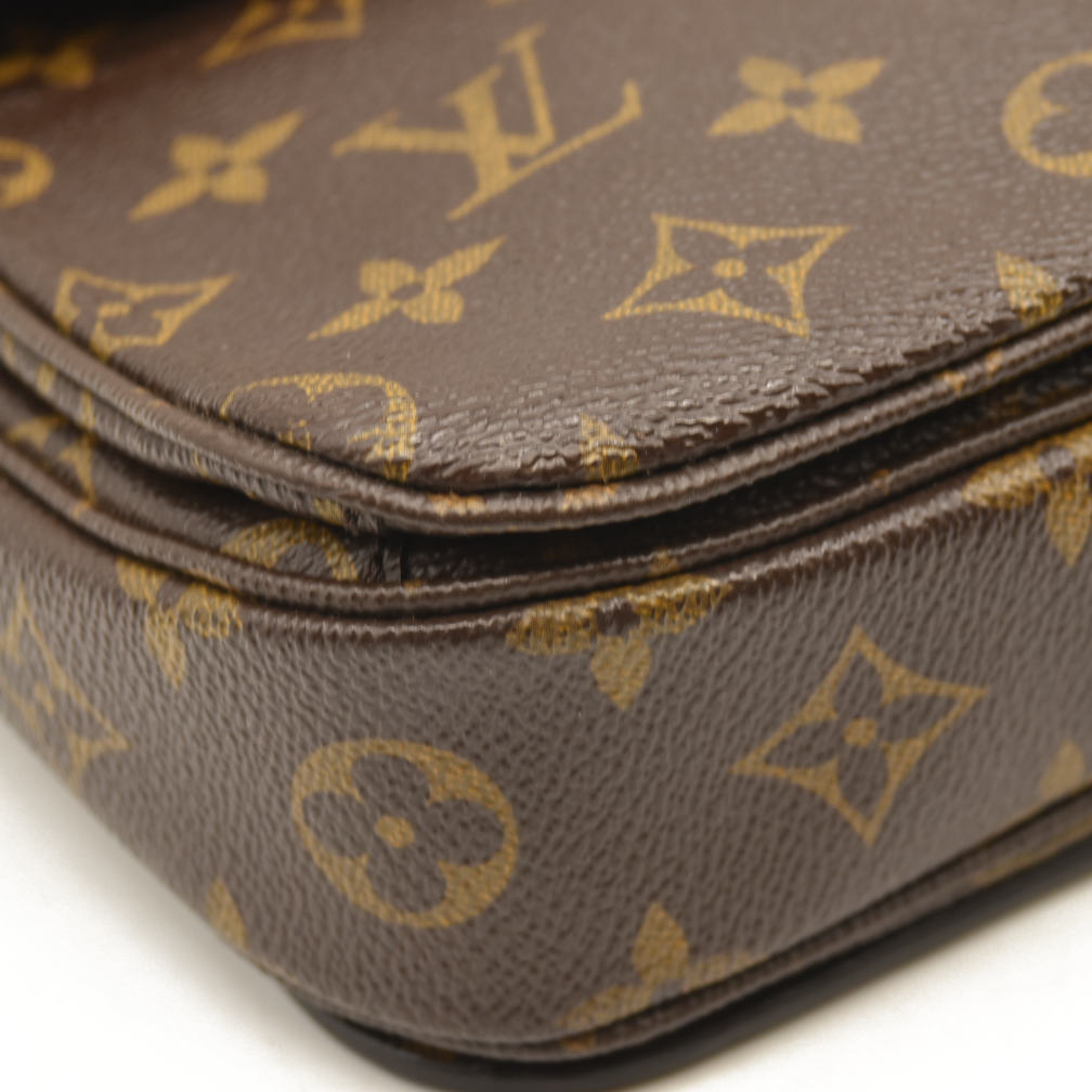 Louis Vuitton  Monogram Pochette Metis DR3106