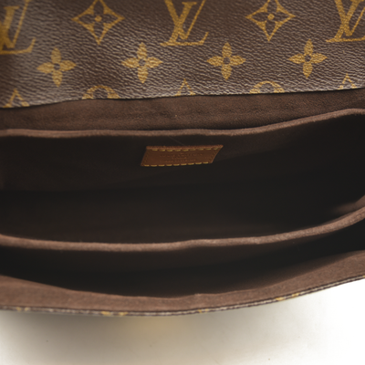 Louis Vuitton  Monogram Pochette Metis DR3106