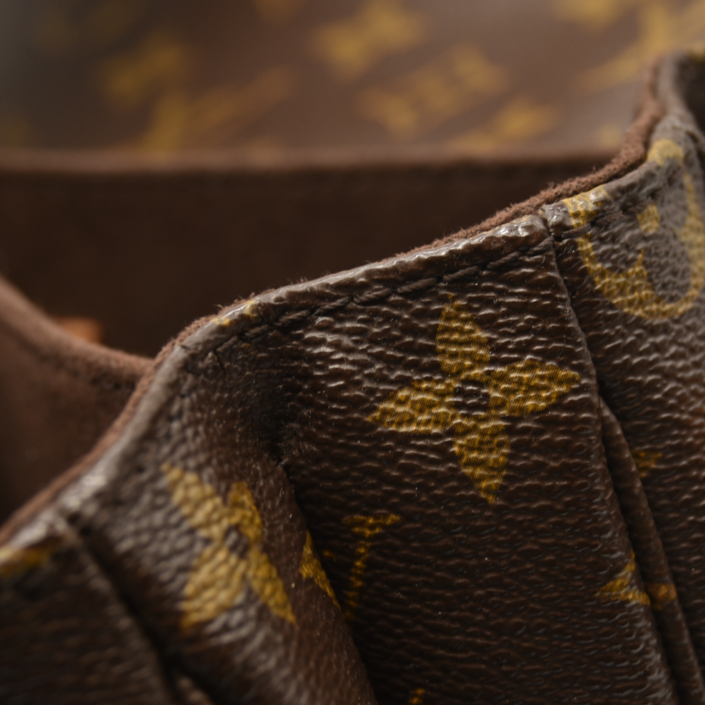 Louis Vuitton  Monogram Pochette Metis DR3106