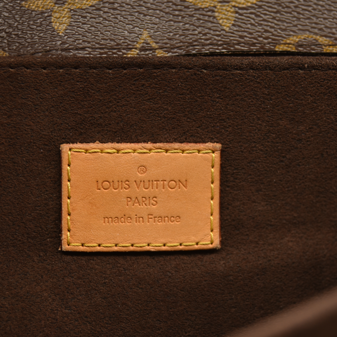 Louis Vuitton  Monogram Pochette Metis DR3106