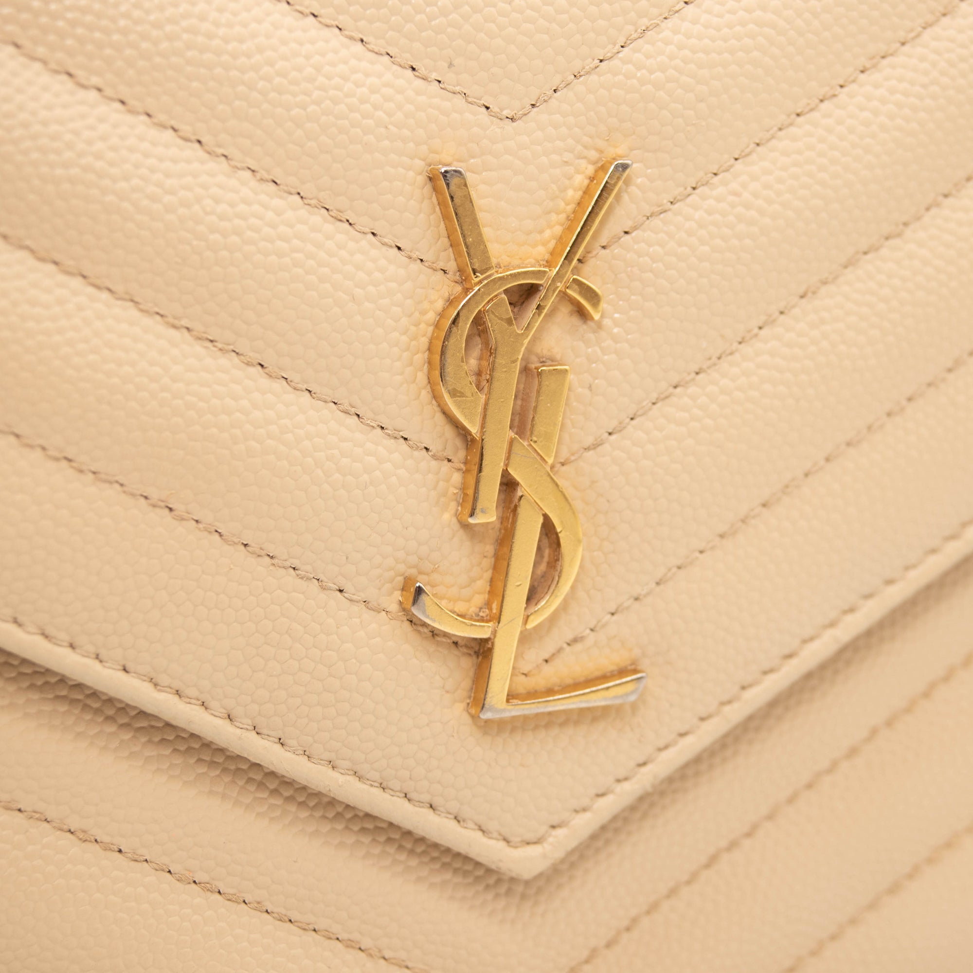 SAINT LAURENT Grain De Poudre Matelasse Chevron Monogram Envelope Chain Wallet Beige