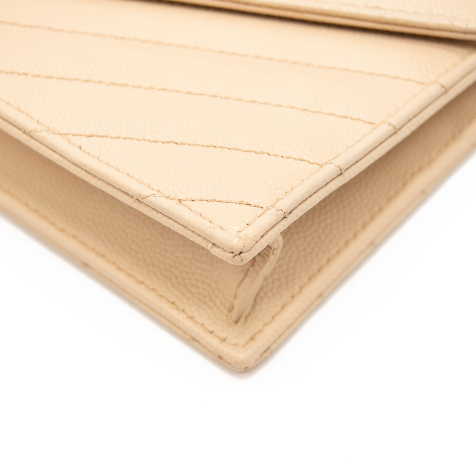 SAINT LAURENT Grain De Poudre Matelasse Chevron Monogram Envelope Chain Wallet Beige