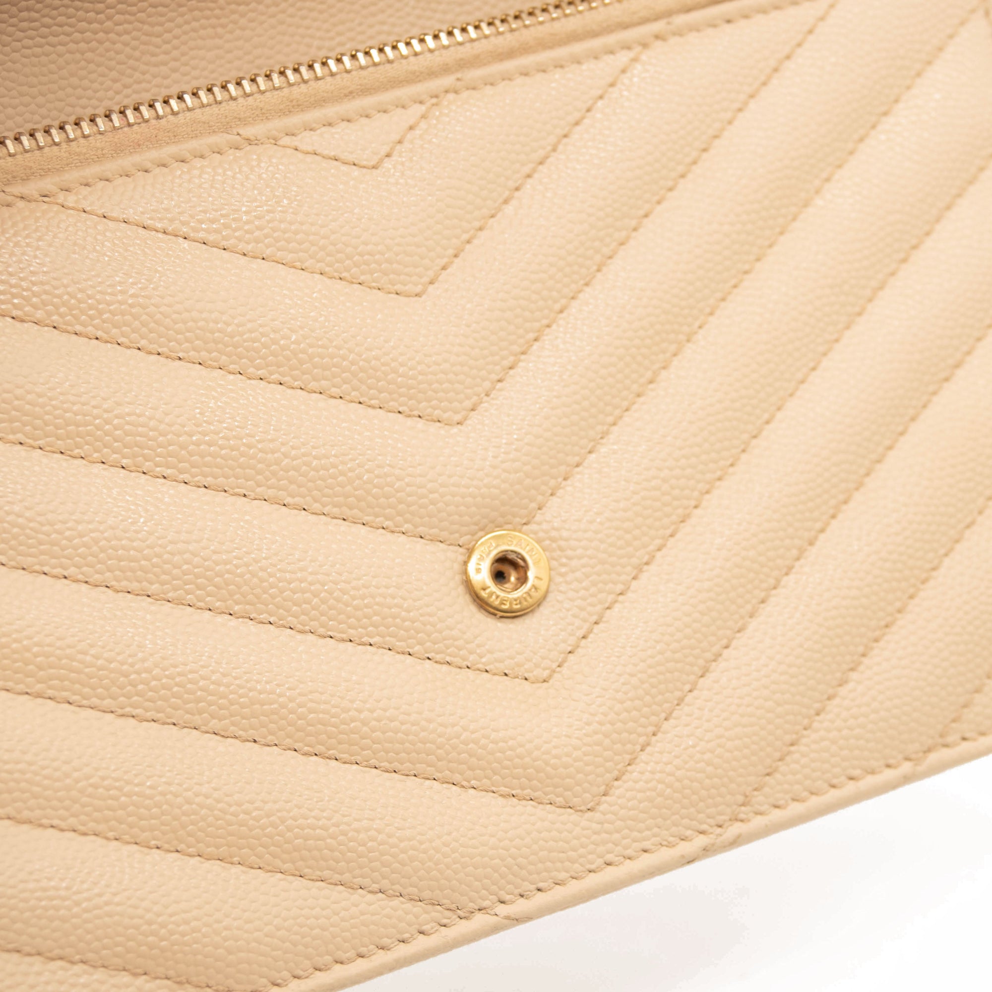 SAINT LAURENT Grain De Poudre Matelasse Chevron Monogram Envelope Chain Wallet Beige