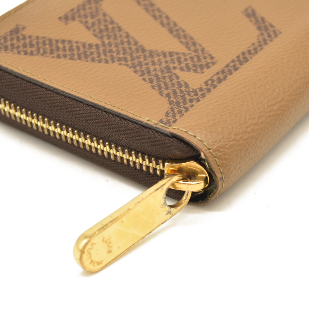 Louis Vuitton  Reverse Monogram Giant Zippy Wallet LU4270