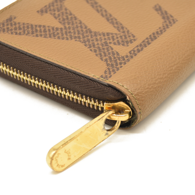 Louis Vuitton  Reverse Monogram Giant Zippy Wallet LU4270