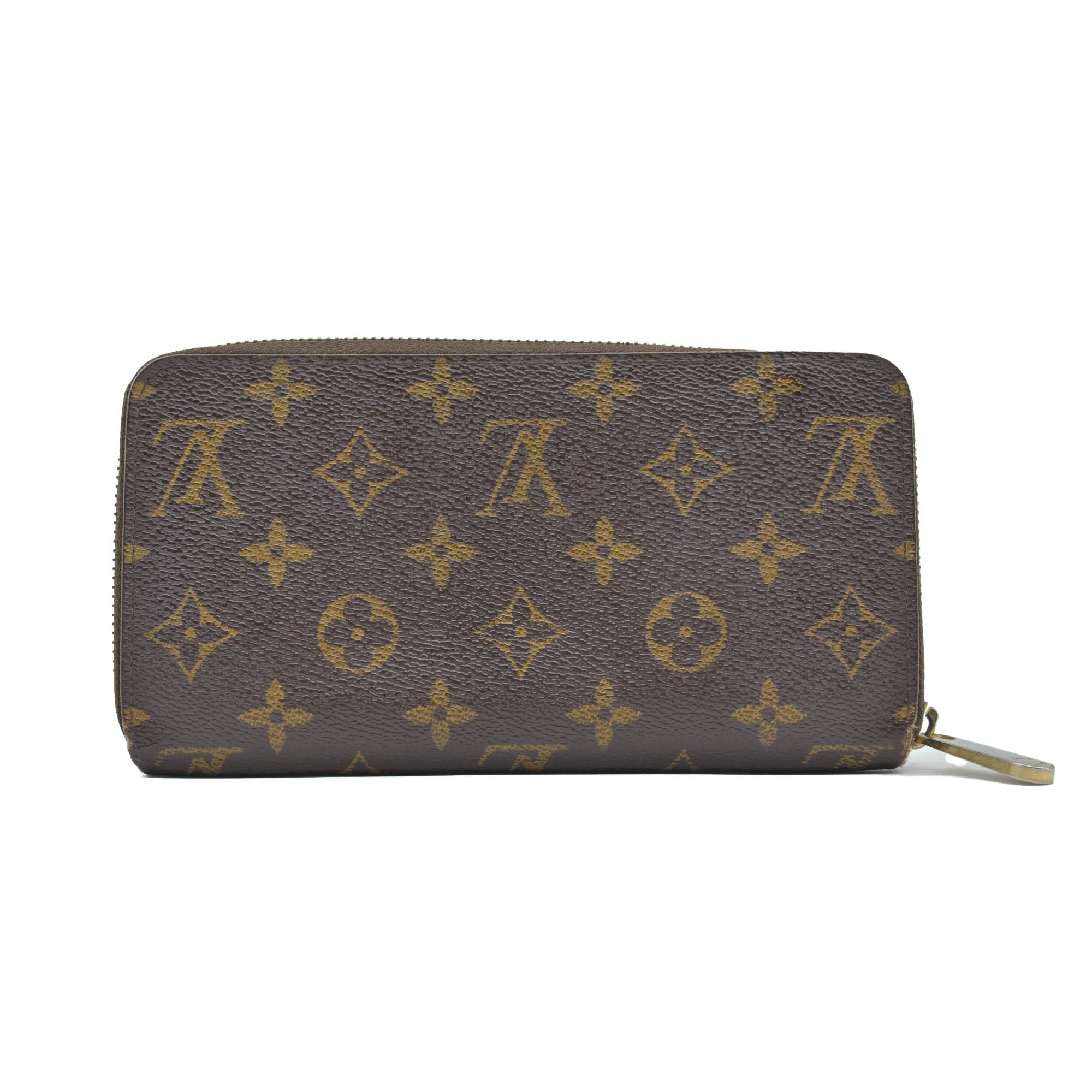 $915 Louis Vuitton Monogram Zippy Wallet CONSIGNMENT