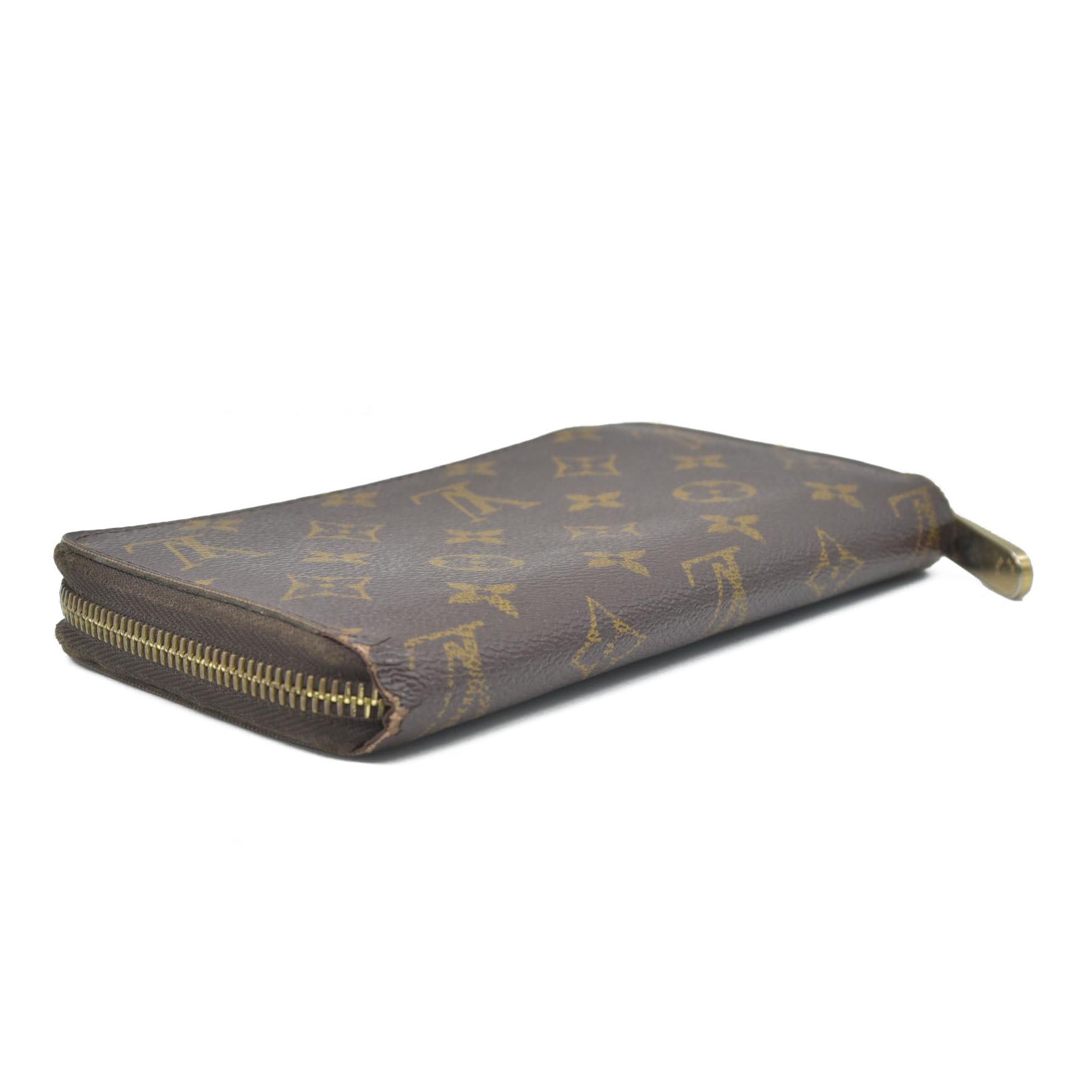 $915 Louis Vuitton Monogram Zippy Wallet CONSIGNMENT