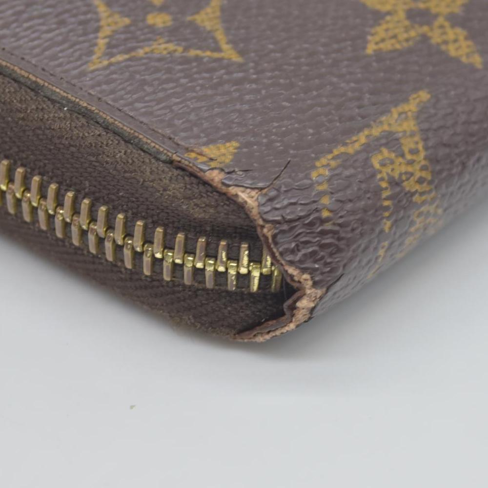 $915 Louis Vuitton Monogram Zippy Wallet CONSIGNMENT
