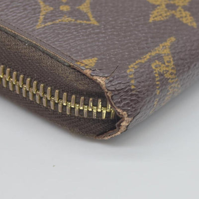 $915 Louis Vuitton Monogram Zippy Wallet CONSIGNMENT