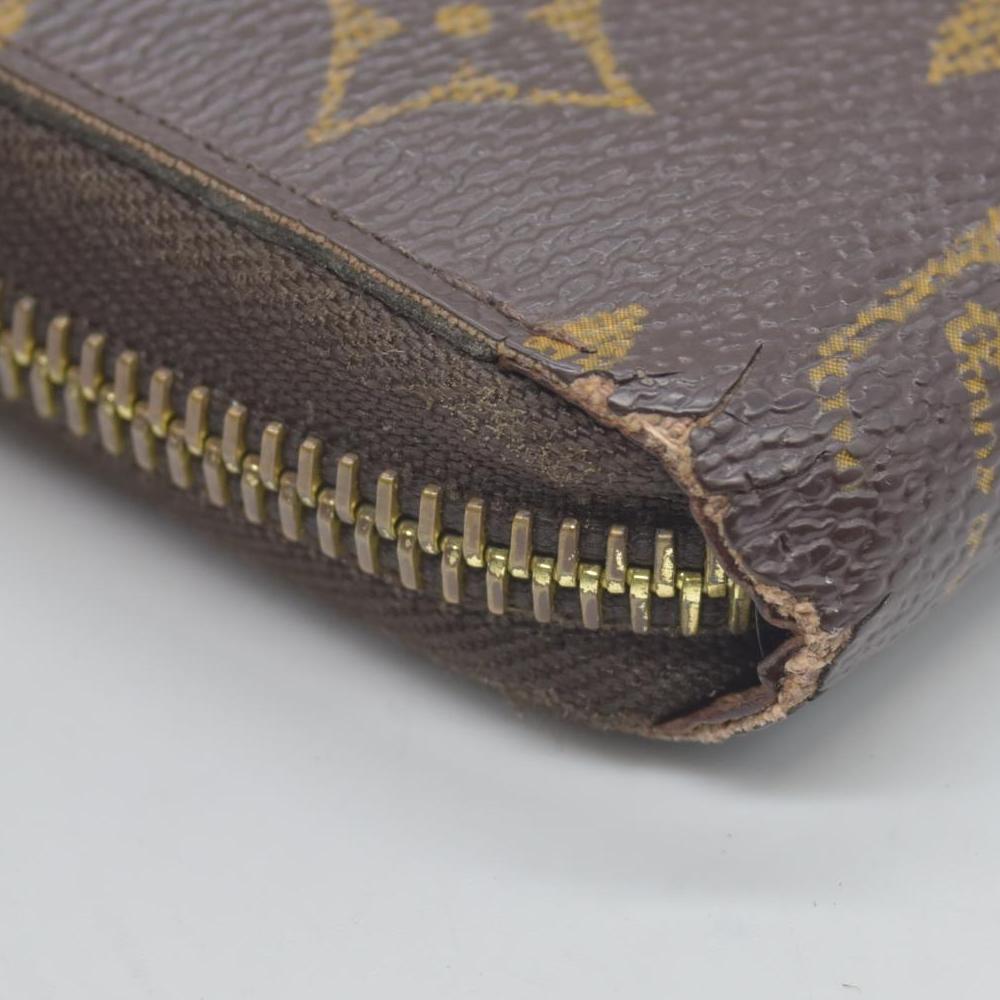 $915 Louis Vuitton Monogram Zippy Wallet CONSIGNMENT