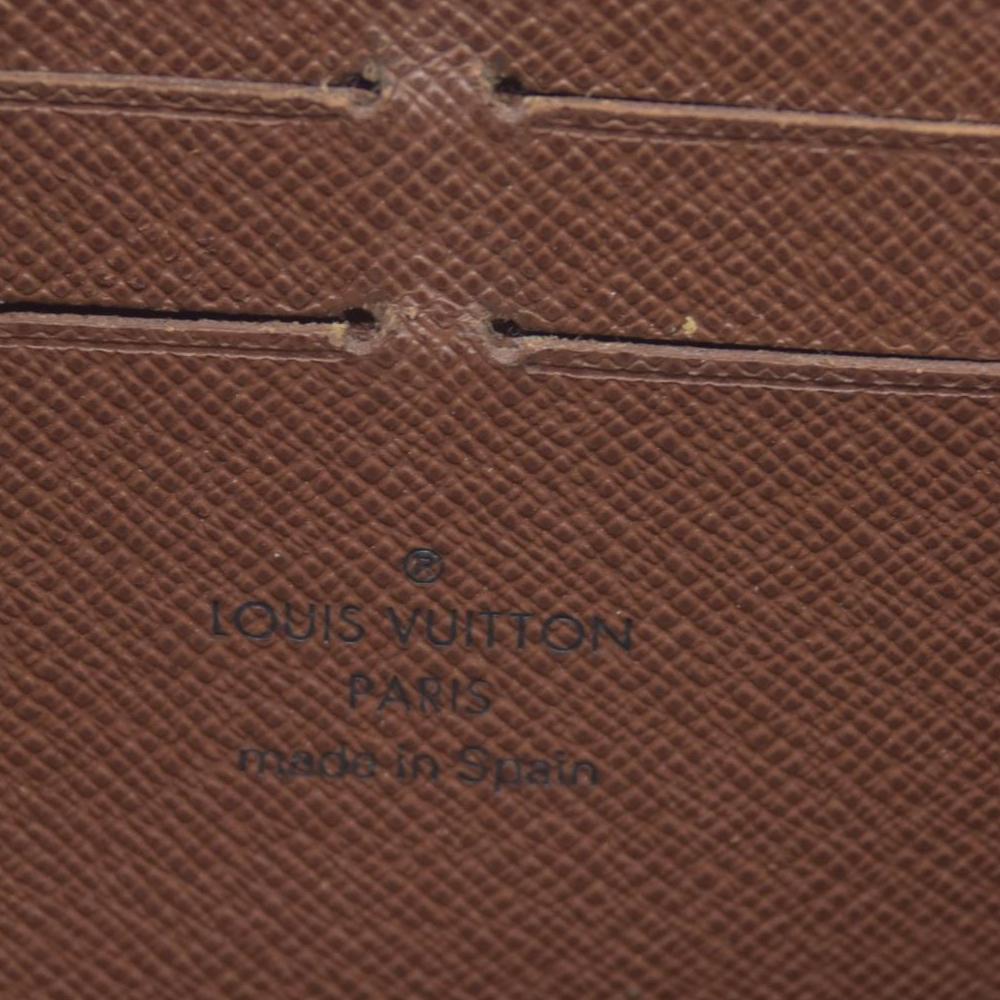 $915 Louis Vuitton Monogram Zippy Wallet CONSIGNMENT