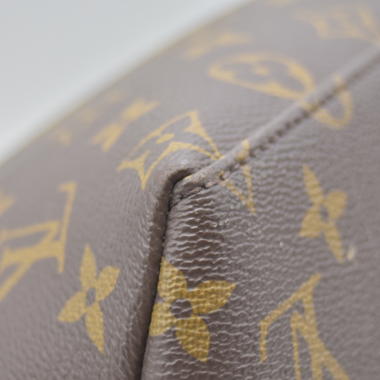 $3200 Louis Vuitton Monogram Grand Palais RFID