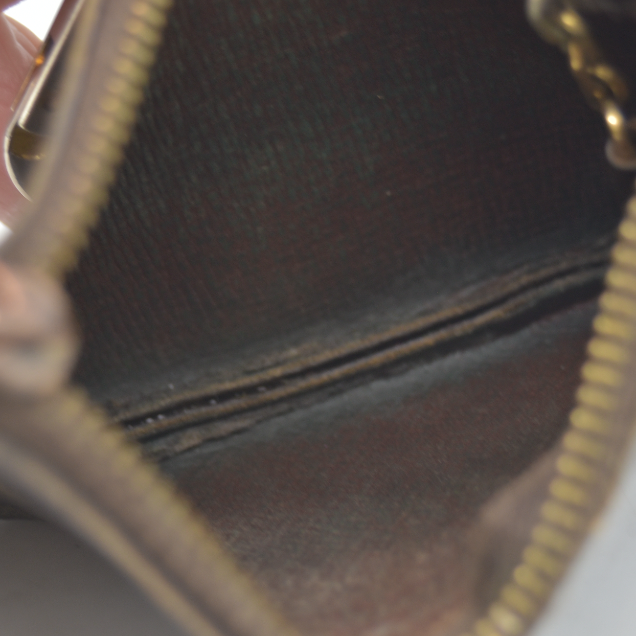 $345 1991 Louis Vuitton Monogram Key Pouch  ET1901