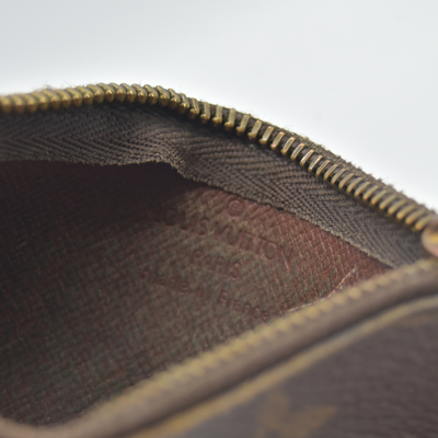 $345 1991 Louis Vuitton Monogram Key Pouch  ET1901
