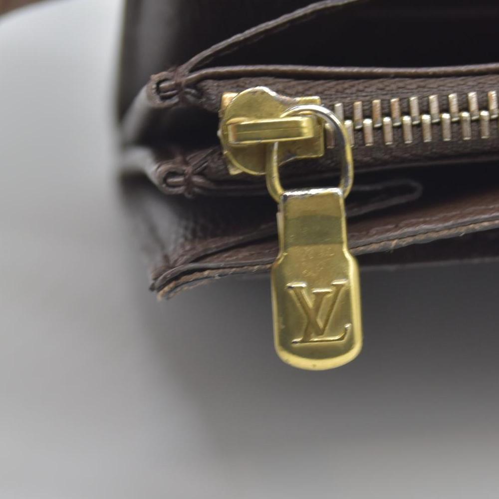 $725 Louis Vuitton Damier Ebene Sarah Wallet CONSIGNMENT CA4008
