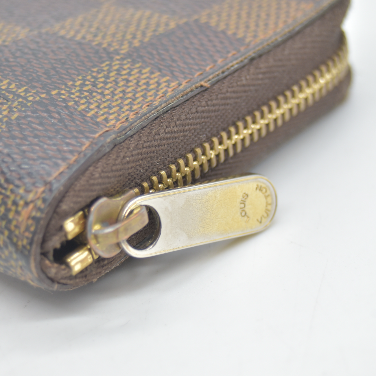 $560 2009 Louis Vuitton Damier Ebene Zippy Coin Wallet  SN0089