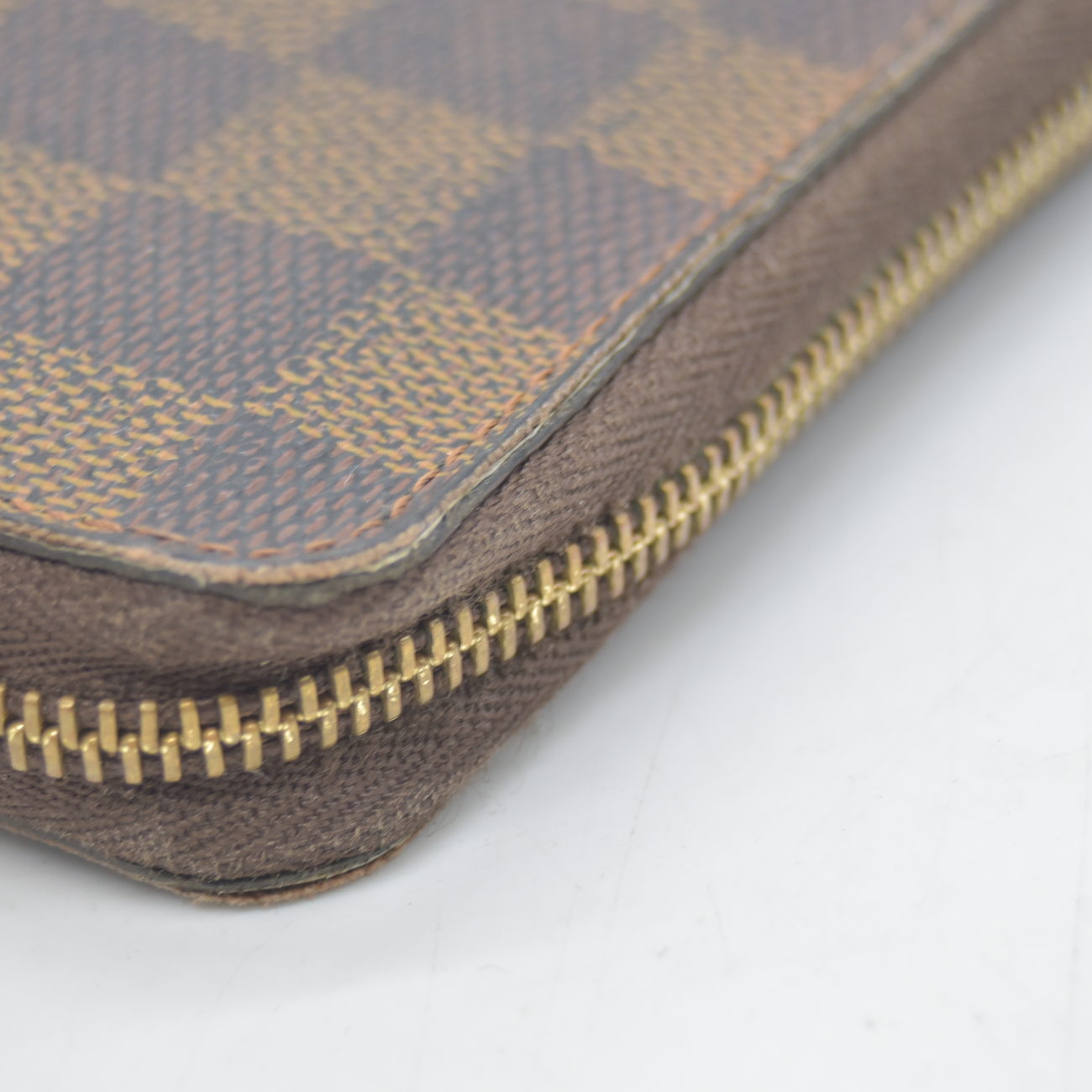 $560 2009 Louis Vuitton Damier Ebene Zippy Coin Wallet  SN0089