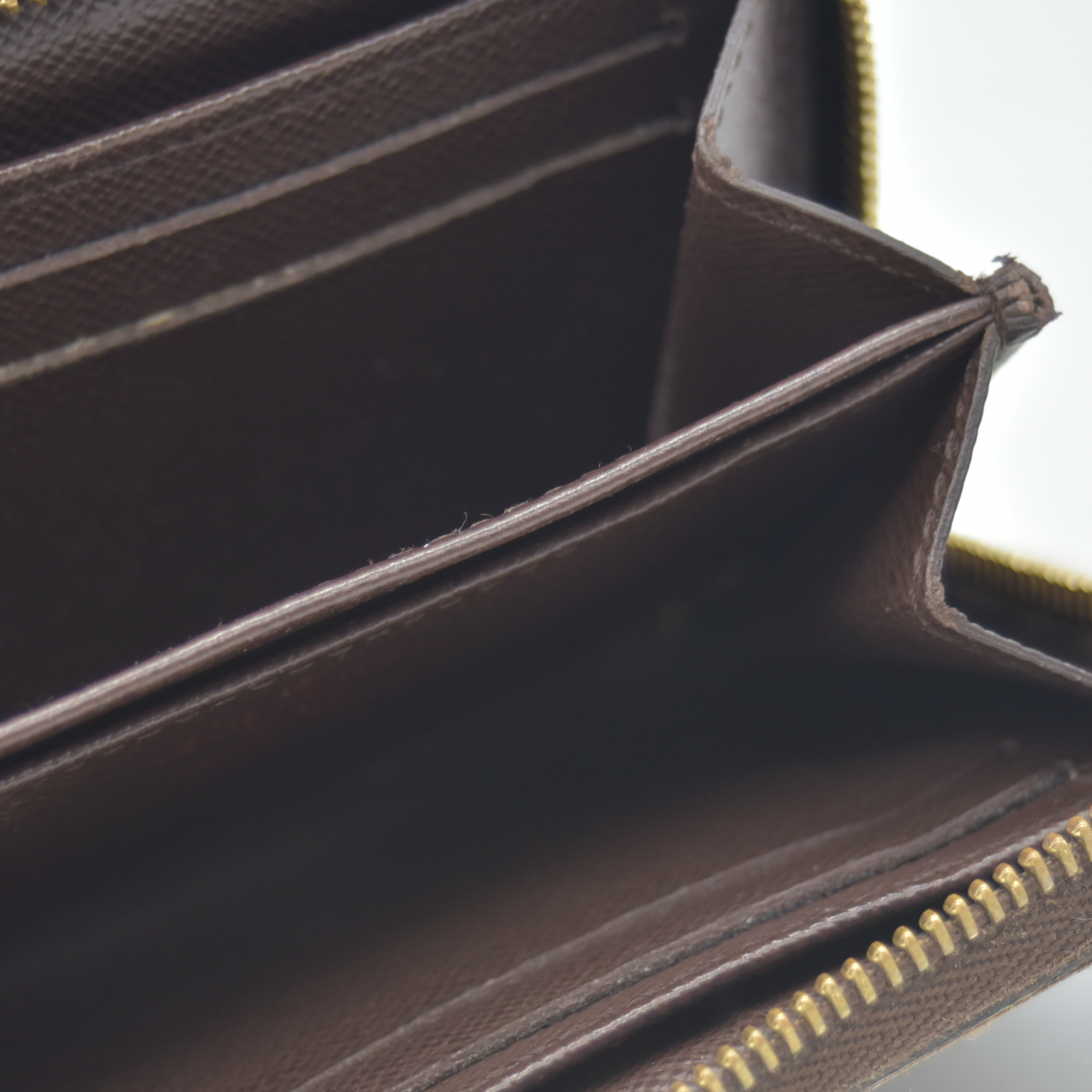 $560 2009 Louis Vuitton Damier Ebene Zippy Coin Wallet  SN0089