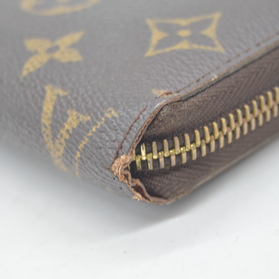 $960 2009 Louis Vuitton Monogram Zippy Wallet  CA3039