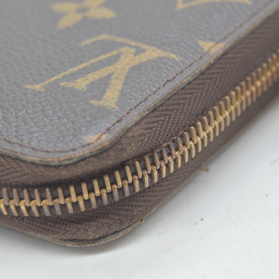 $960 2009 Louis Vuitton Monogram Zippy Wallet  CA3039