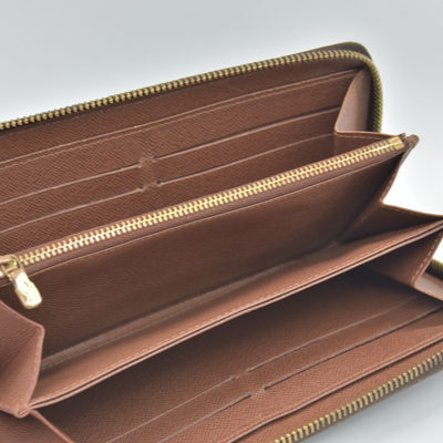 $960 2009 Louis Vuitton Monogram Zippy Wallet  CA3039