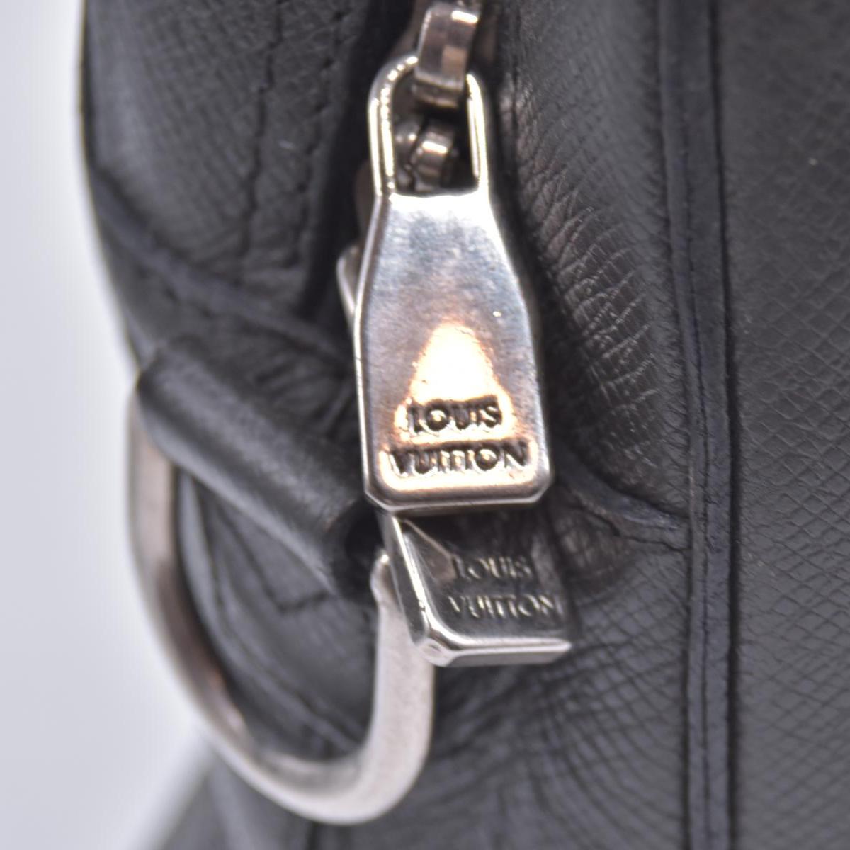 $2340 Louis Vuitton  Taiga Leather Porte-Documents CONSIGNMENT