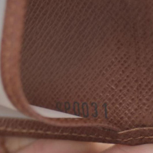 $265 LOUIS VUITTON Taiga Card Holder CONSIGNMENT