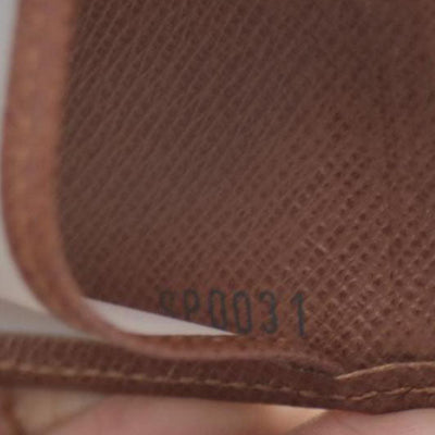 $265 LOUIS VUITTON Taiga Card Holder CONSIGNMENT