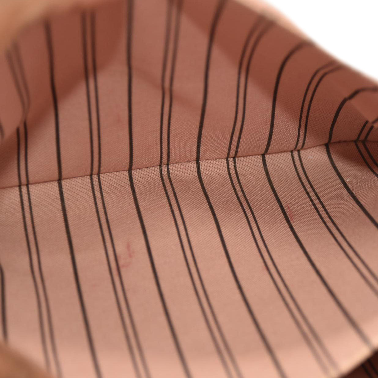 LOUIS VUITTON  Empreinte Pochette Metis Rose Poudre