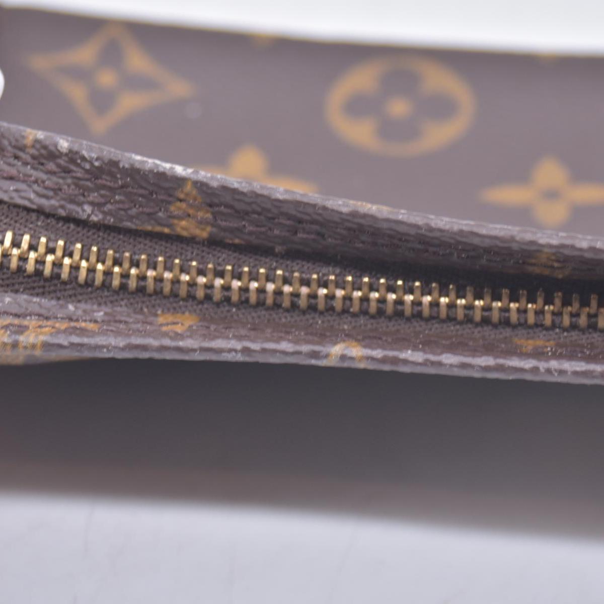 $590 LOUIS VUITTON Monogram Bucket 27 Pouch
