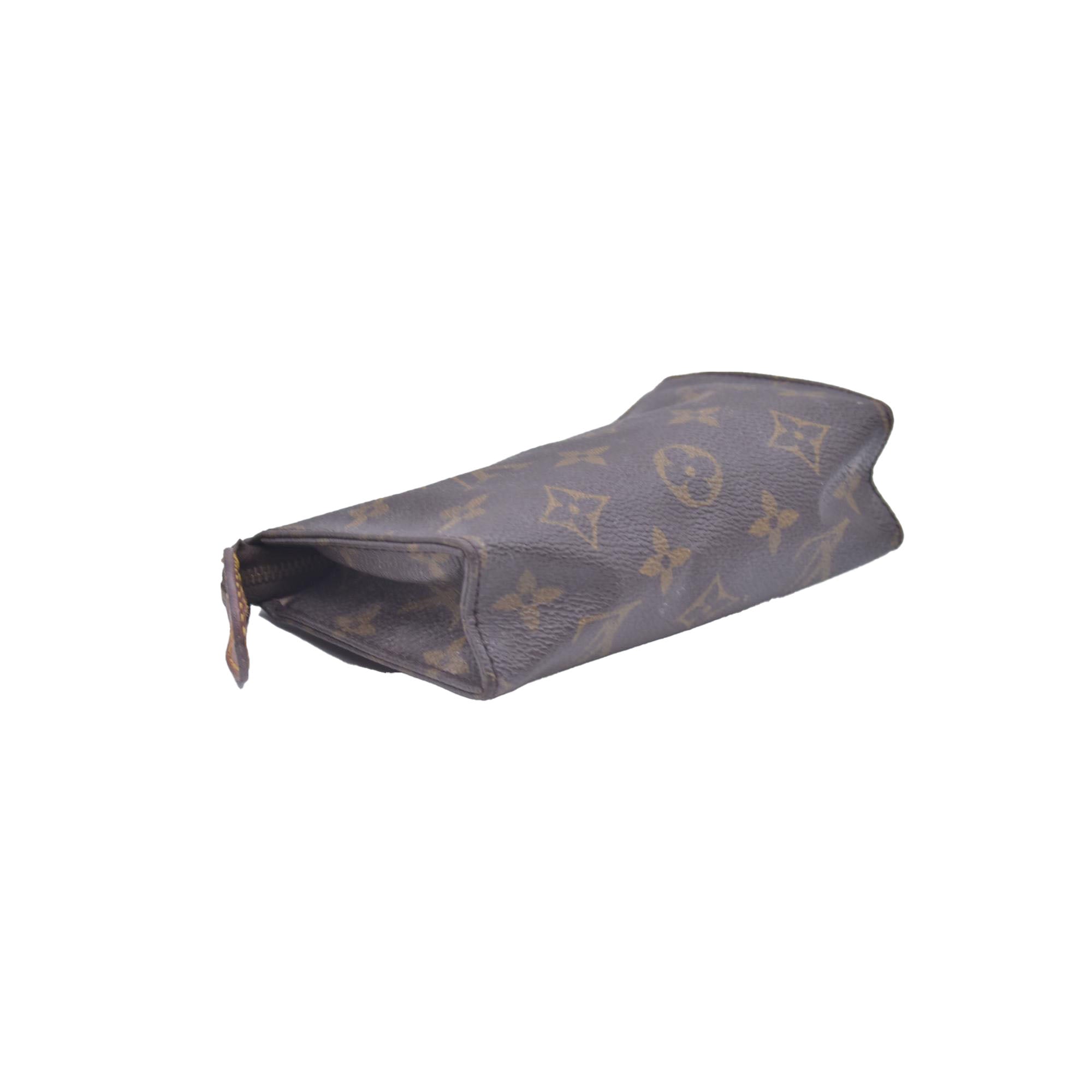 $595 1991 Louis Vuitton Monogram Toiletry Pouch 15 TH1901