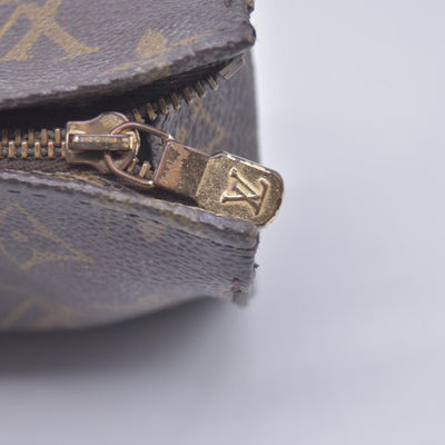 $595 1991 Louis Vuitton Monogram Toiletry Pouch 15 TH1901