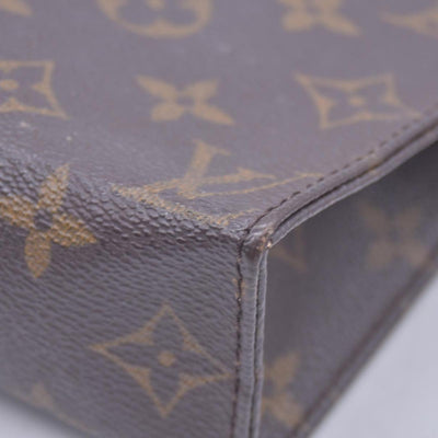 $540 Louis Vuitton Monogram Toiletry Pouch 19