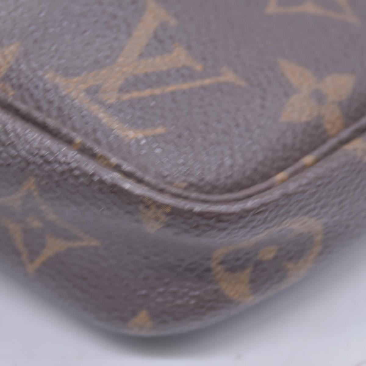 $1290 1996 Louis Vuitton Monogram Pochette Accessories AR0936