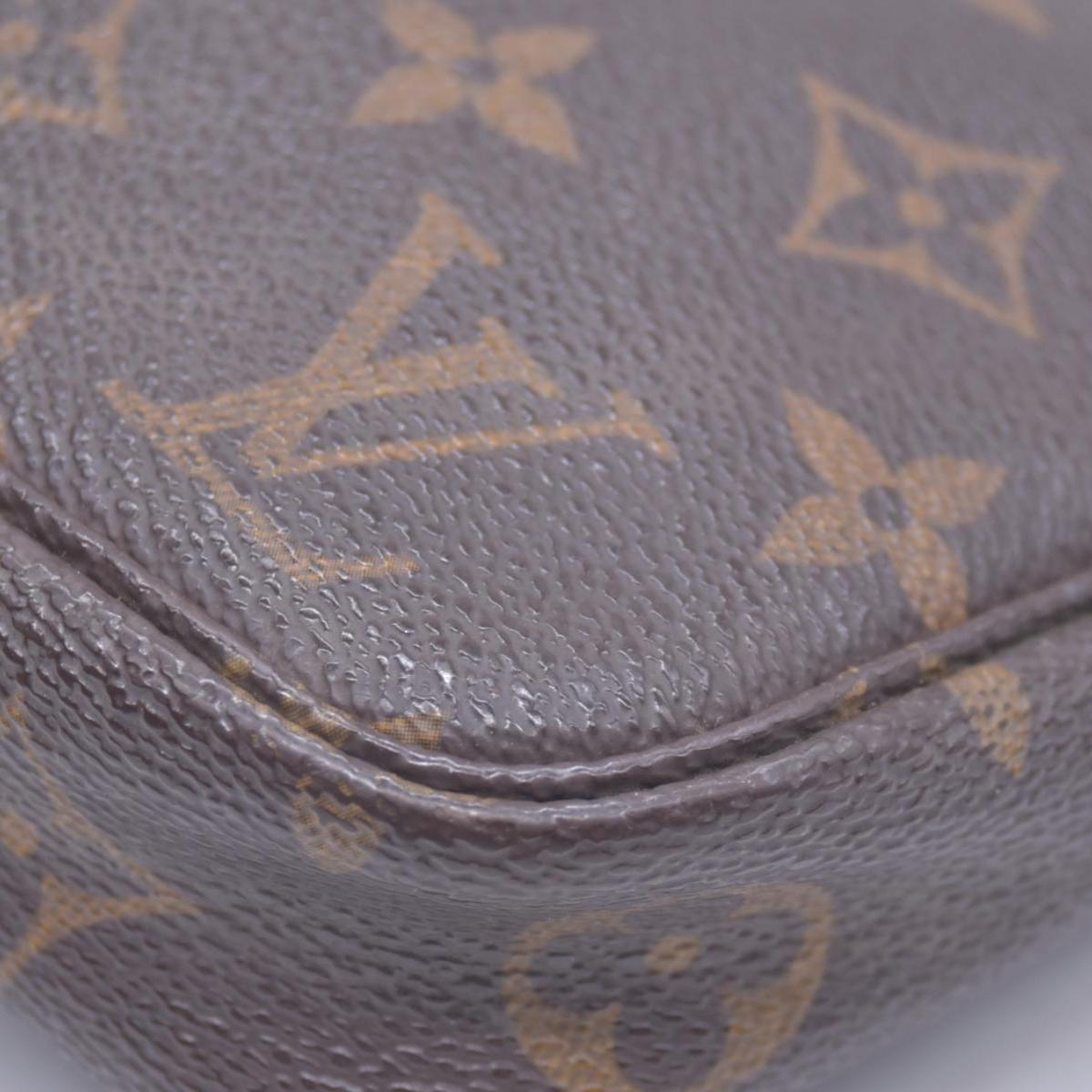 $1290 1996 Louis Vuitton Monogram Pochette Accessories AR0936
