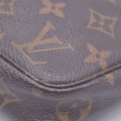 $1290 1996 Louis Vuitton Monogram Pochette Accessories AR0936