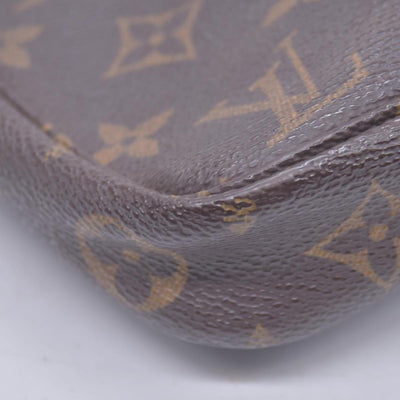 $1290 1996 Louis Vuitton Monogram Pochette Accessories AR0936