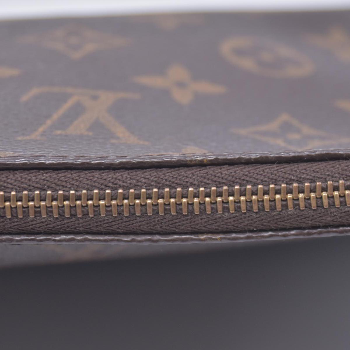 $1290 1996 Louis Vuitton Monogram Pochette Accessories AR0936