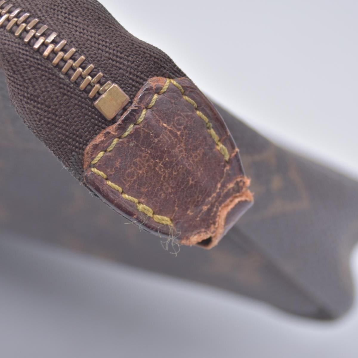 $1290 1996 Louis Vuitton Monogram Pochette Accessories AR0936