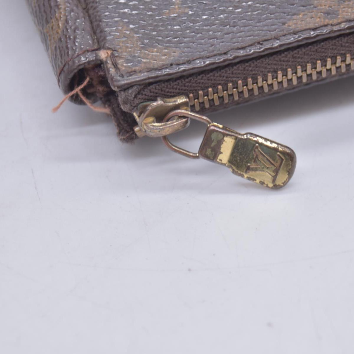 $1290 1996 Louis Vuitton Monogram Pochette Accessories AR0936