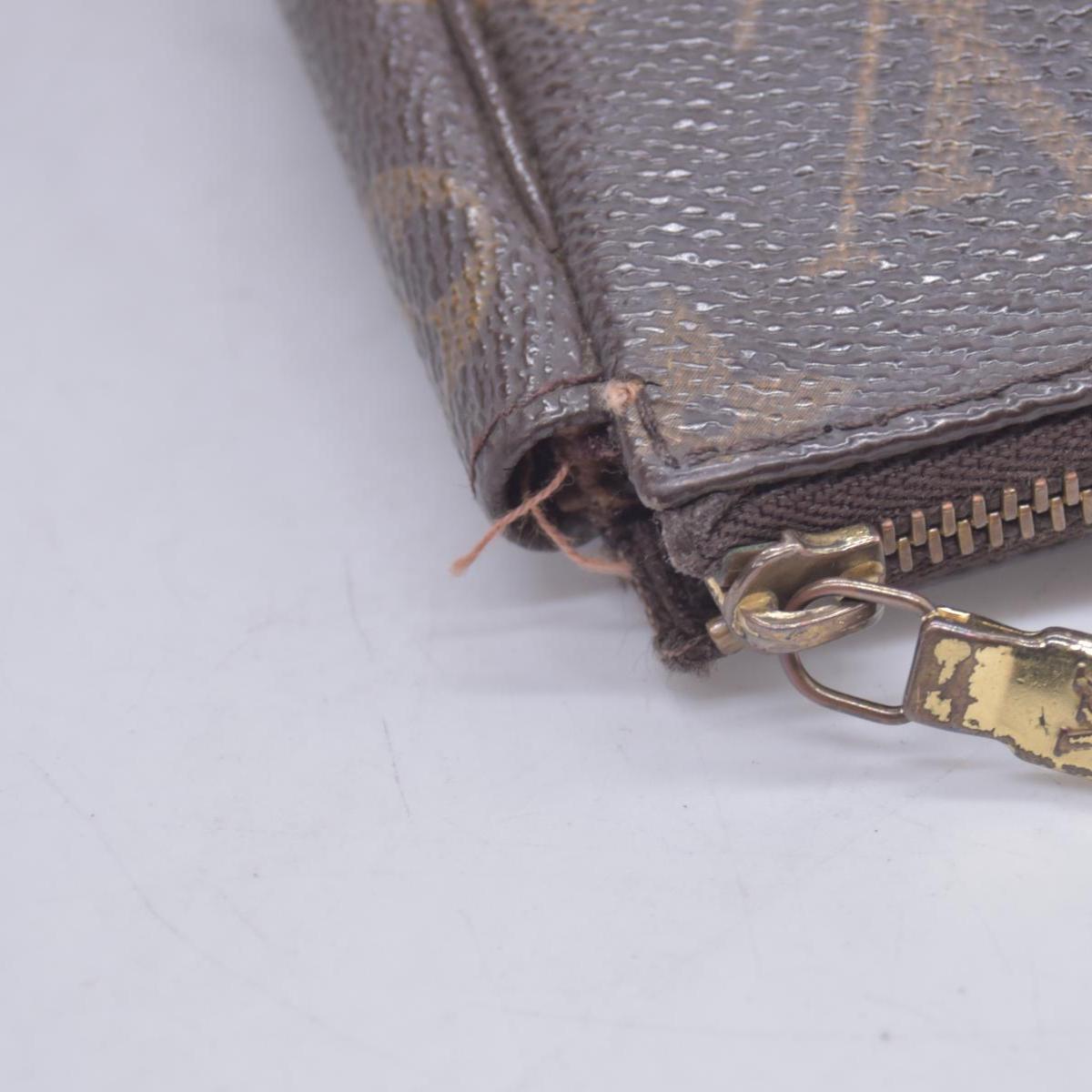 $1290 1996 Louis Vuitton Monogram Pochette Accessories AR0936