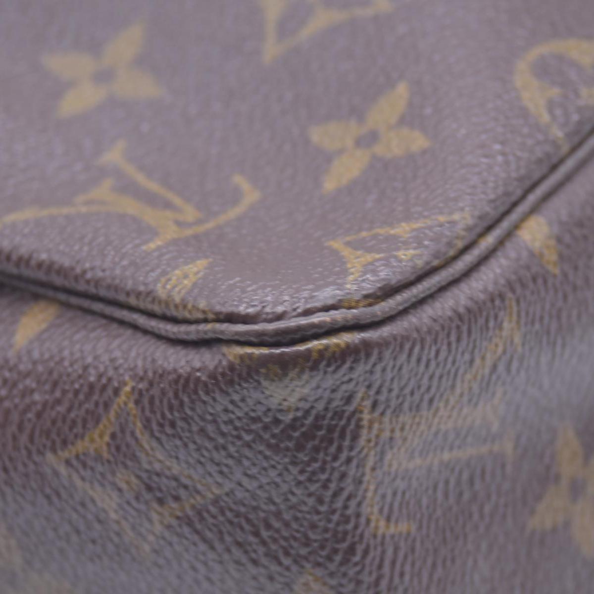 $600 Louis Vuitton Monogram Trousse Toilette 23 821
