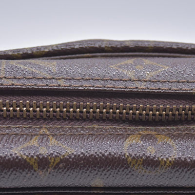 $600 Louis Vuitton Monogram Trousse Toilette 23 821