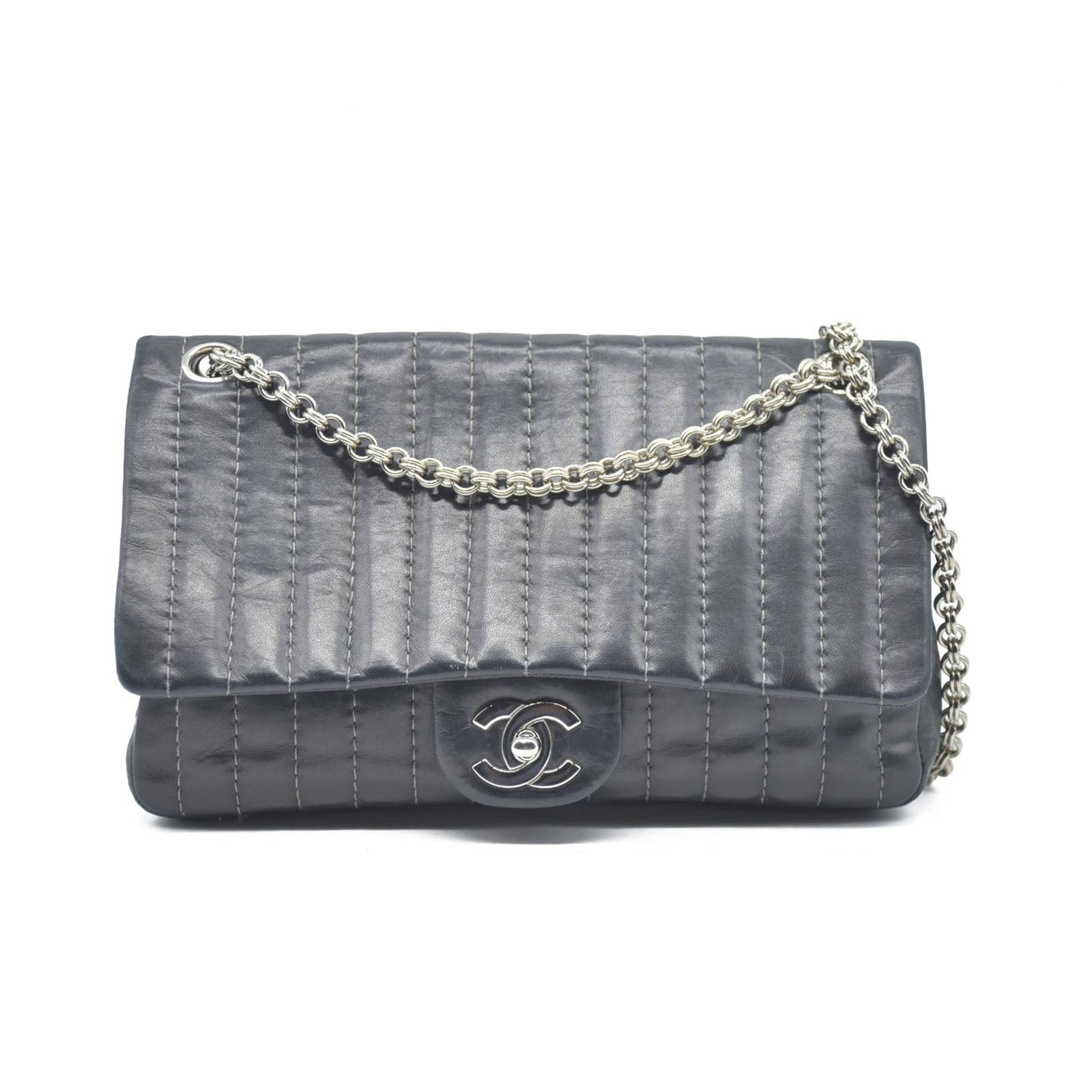 $4700 Chanel Vertical Quilted Medium Single Flap 2006