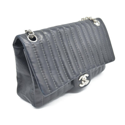 $4700 Chanel Vertical Quilted Medium Single Flap 2006