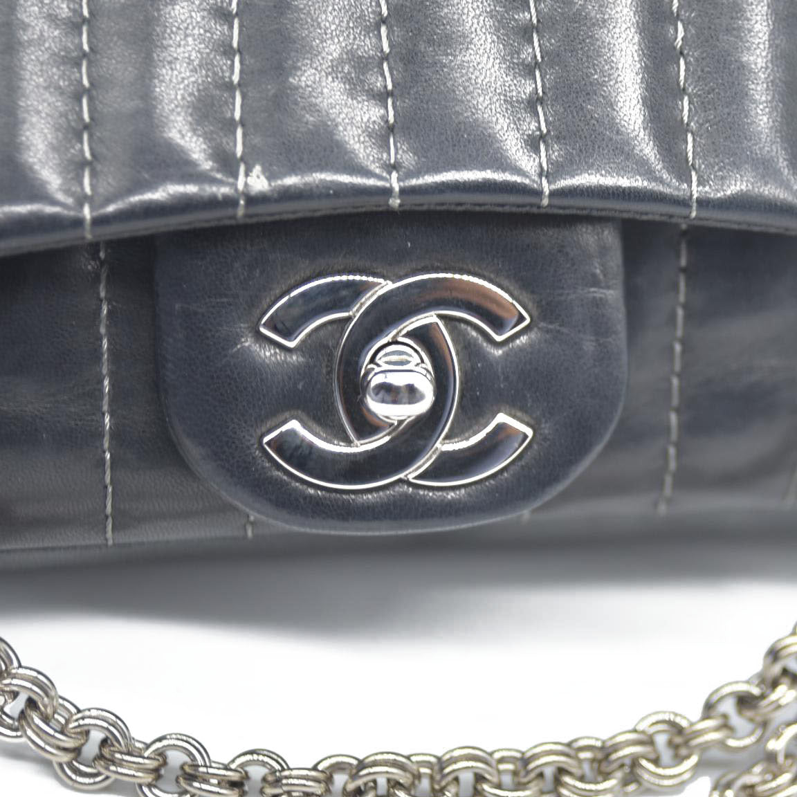 $4700 Chanel Vertical Quilted Medium Single Flap 2006